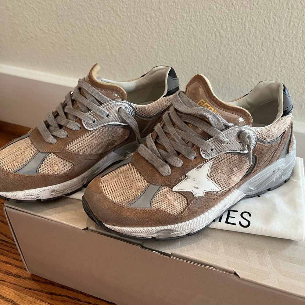 !!! Brand new GOLDEN GOOSE RUNNING DAD STAR